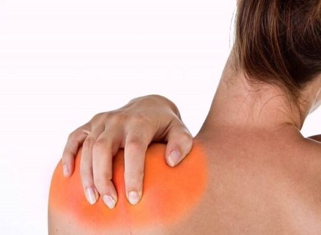 Pain under the left shoulder blade is a signal of one of the most serious illnesses